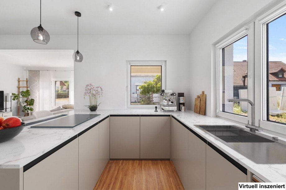 Inspiration: Moderne K�che mit gro�z�giger Arbeitsfl�che Einfamilienhaus Grafenw�hr