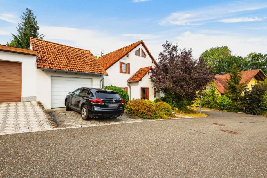 Einfahrt und Vorgarten Einfamilienhaus Grafenw�hr