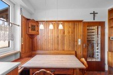Bestehende Essecke in der K�che mit Blick ins Gr�ne Familienfreundliches Wohnen in Donaustauf: Reihenmittelhaus in begehrter Lage