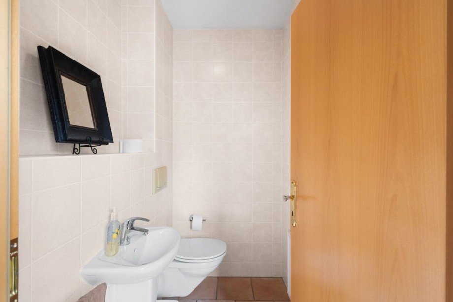 G�ste-WC im Eingangsbereich Einfamilienhaus Grafenw�hr