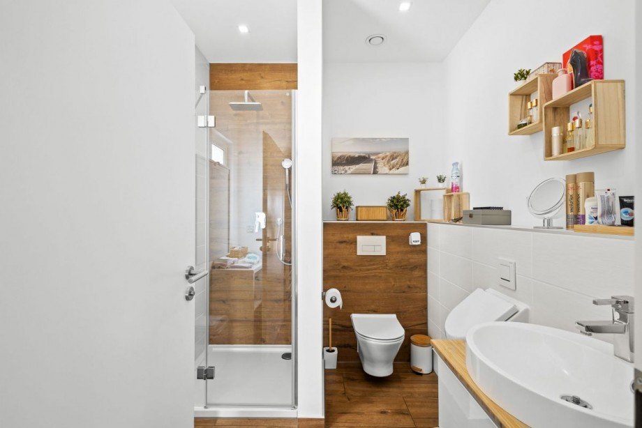 Modernes G�ste-WC mit Dusche Einfamilienhaus Grafenw�hr