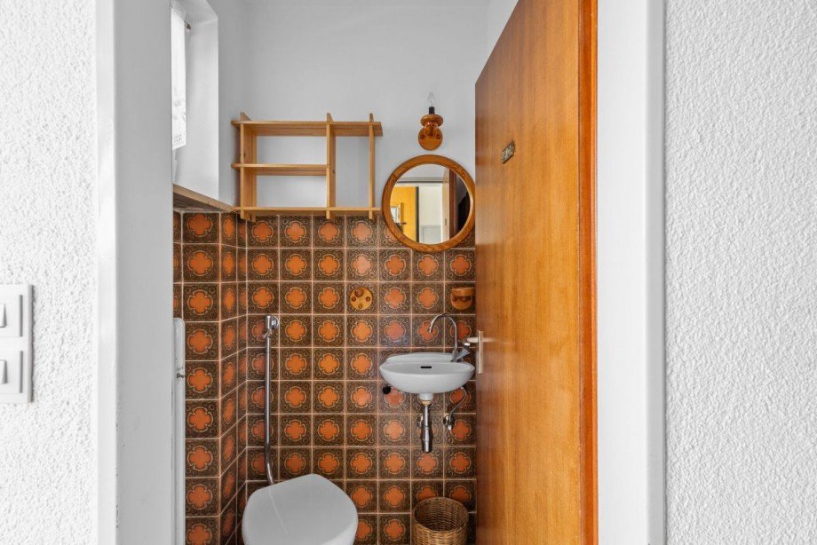 G�ste-WC mit Tageslichtfenster Reihenmittelhaus Donaustauf