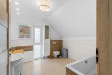 Badezimmer mit Tageslicht Ein Zuhause f�r Familien mit Garten und Top-Lage