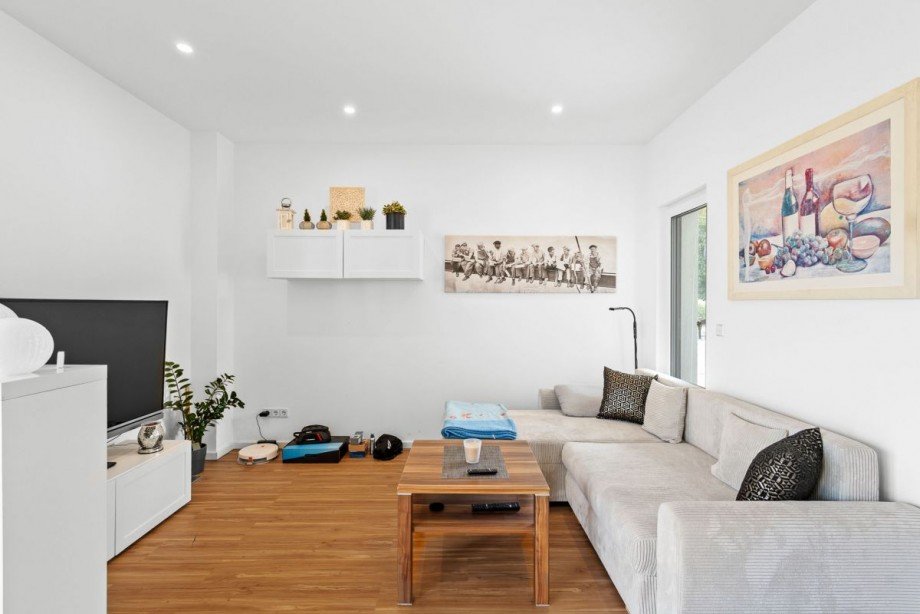 Multifunktionsraum mit gem�tlicher TV‑Lounge Einfamilienhaus Grafenw�hr