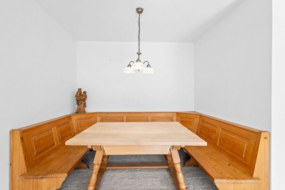 Gro�z�gige Essecke im hellen Wohnbereich Reihenmittelhaus Donaustauf
