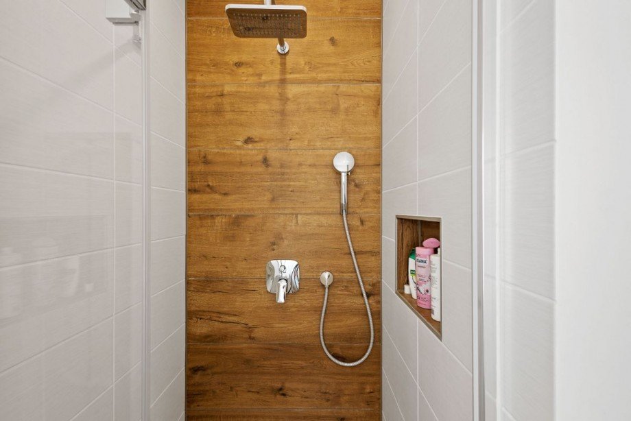 Ebenerdige Dusche im G�ste-WC Einfamilienhaus Grafenw�hr