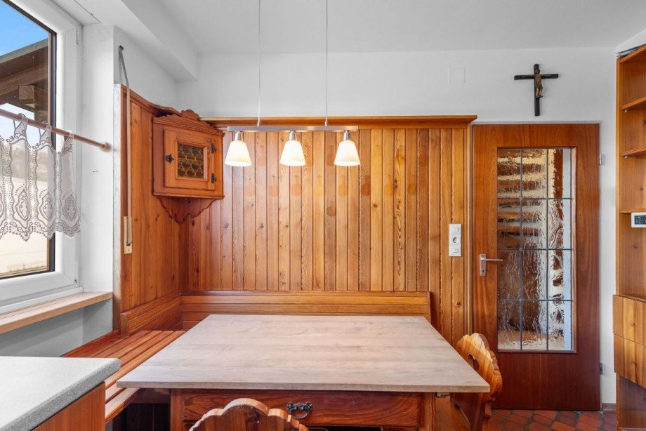 Bestehende Essecke in der K�che mit Blick ins Gr�ne Reihenmittelhaus Donaustauf