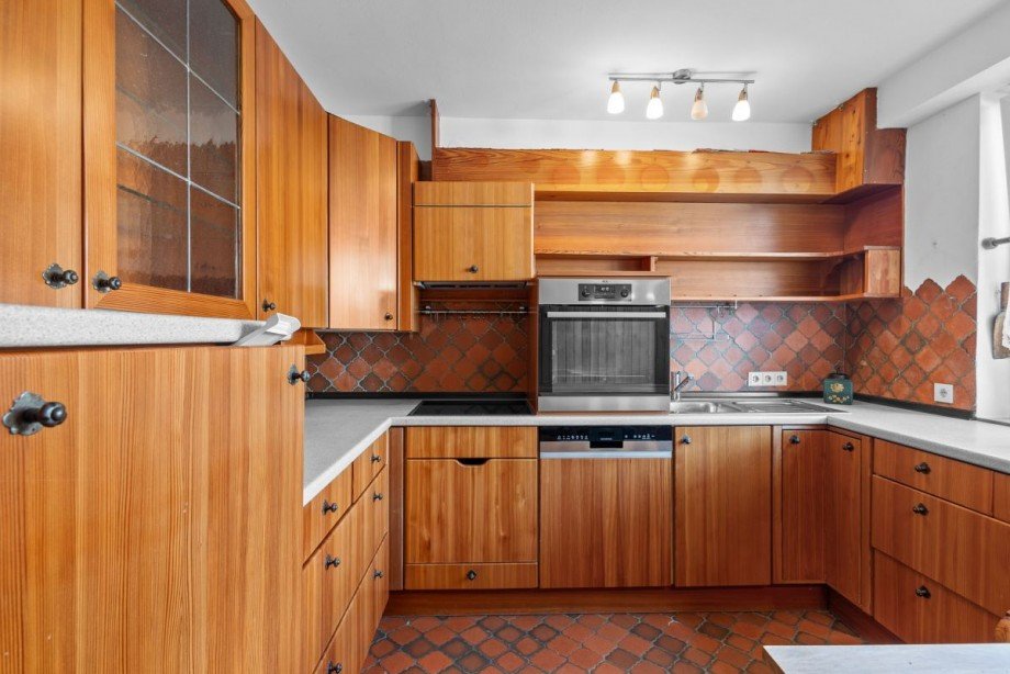 Funktionale Arbeitsfl�chen und Ger�te der vorhandenen K�che Reihenmittelhaus Donaustauf