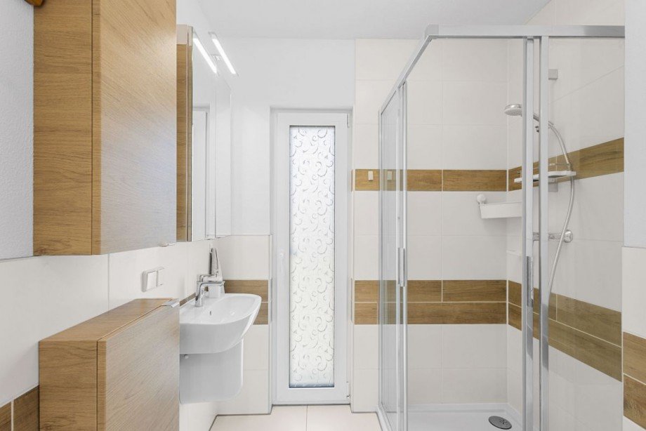 Ga�ste-WC mit Dusche Einfamilienhaus Eschenbach