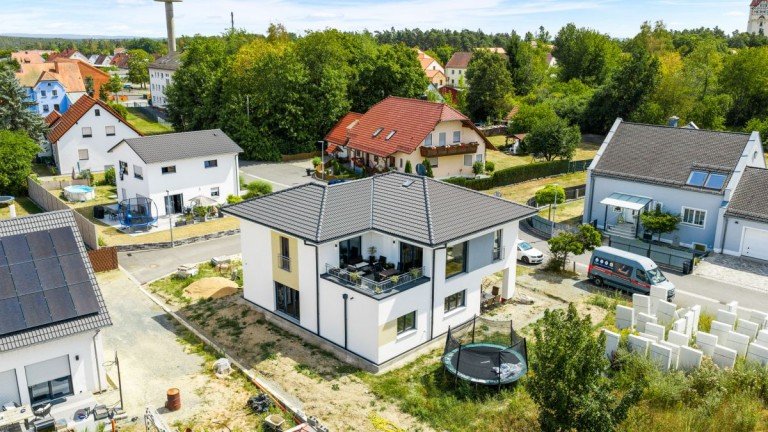 Au�enansicht (Nordwest) Grafenw�hr Einfamilienhaus Ein Zuhause voller Licht, Raum und M�glichkeiten f�r die ganze Familie